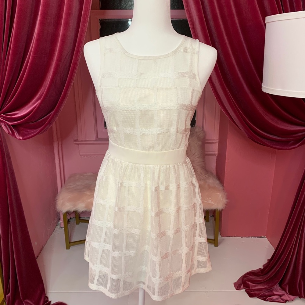 Finn & Clover White Sleeveless Grid Dress